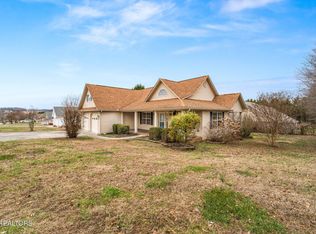 102 Wind Chase Dr, Madisonville, TN 37354