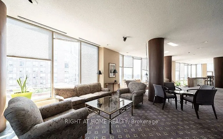 1055 Bay St #Penthouse 12 — Photo 21