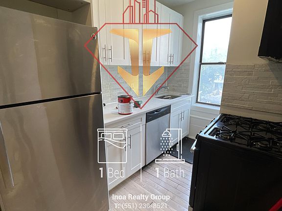 4th image of 24 Gifford Ave #32
