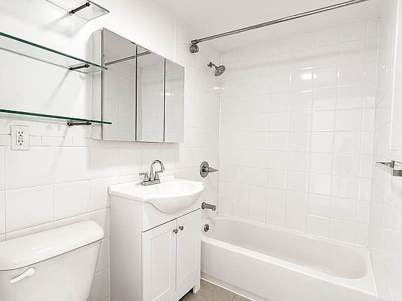 5th image of 248 McKibbin St #4R