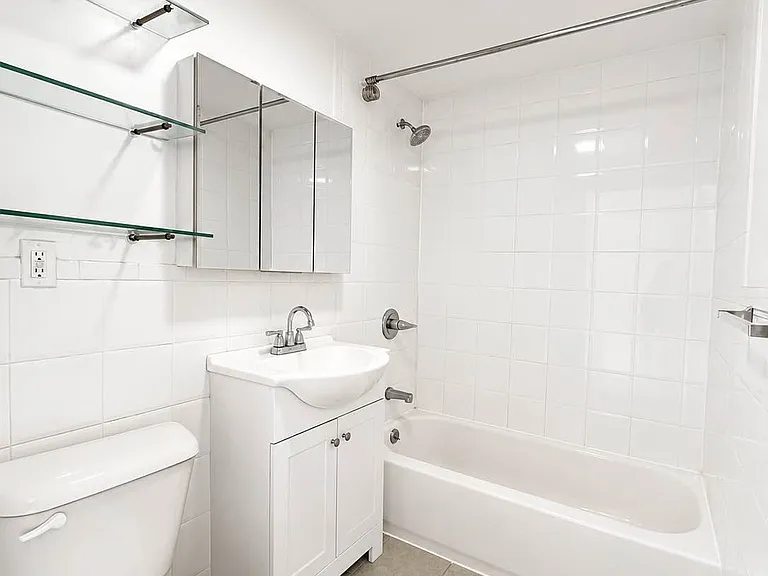 248 McKibbin St #4R — Photo 5