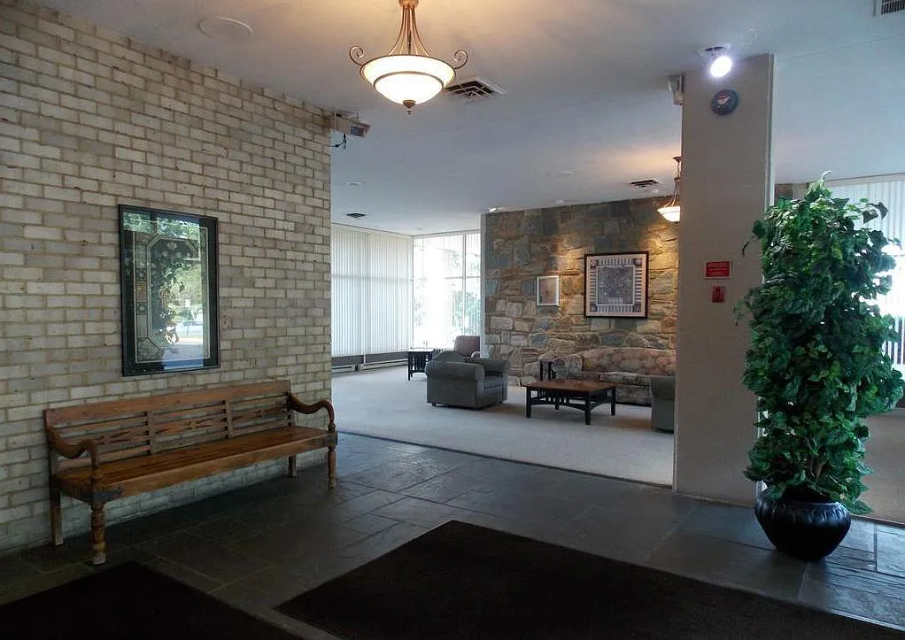 2 bed, 854 sqft, $1,900 — Photo 3