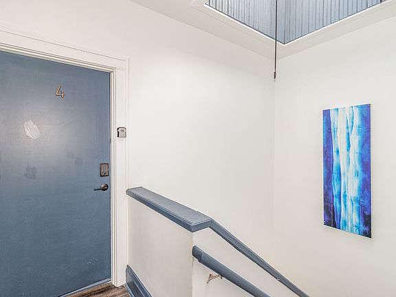 4th image of 1646 Vine St #11215875