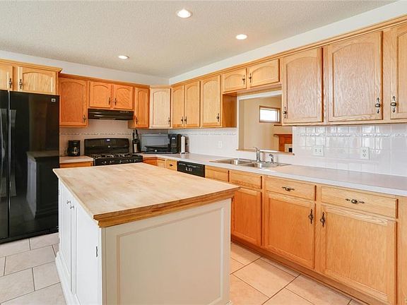 2nd image of 20 Elmleaf Dr