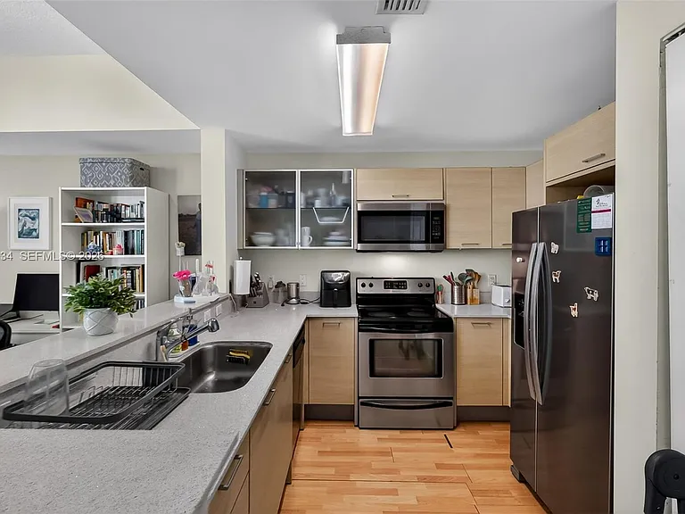 350 NE 24th St #609 — Photo 13