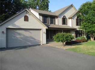 524 Montvale Ln, Rochester, NY 14626
