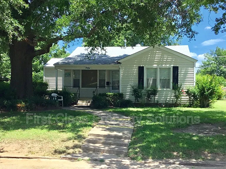 7001 NW 45th St — Photo 1