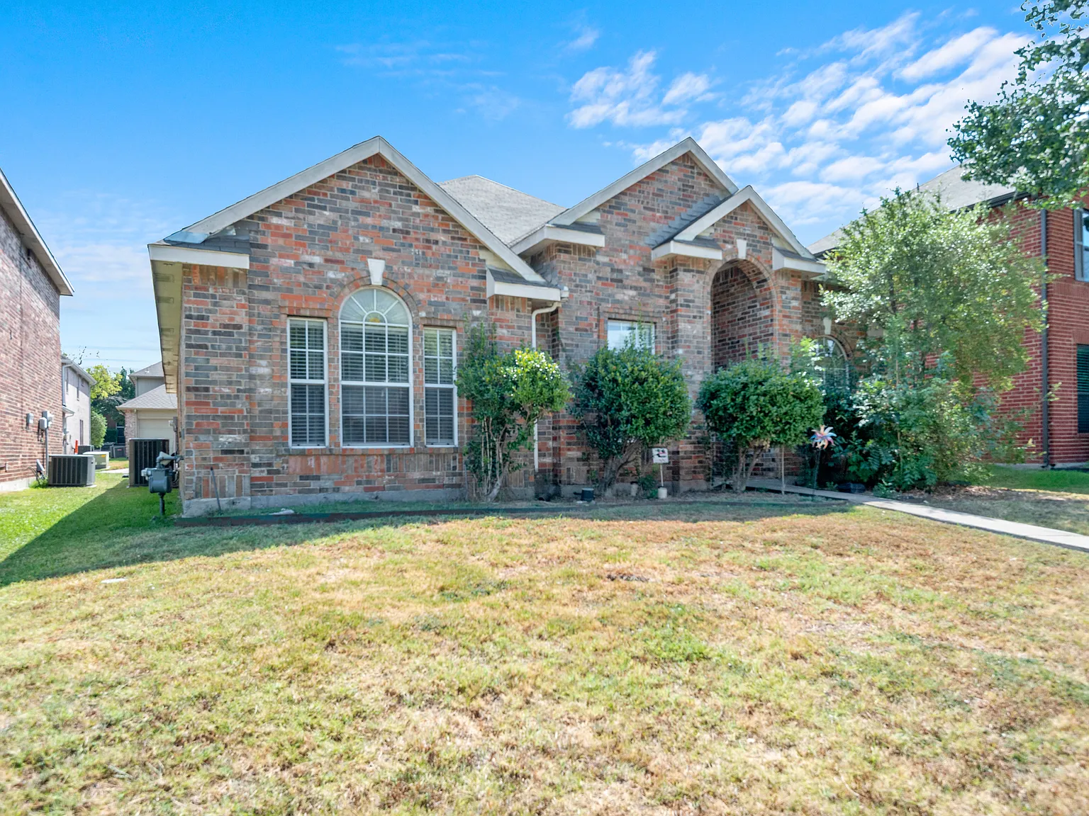 4 bed, 2051 sqft, $2,950 — Photo 2