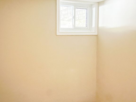 3rd image of 207 Parrott Dr