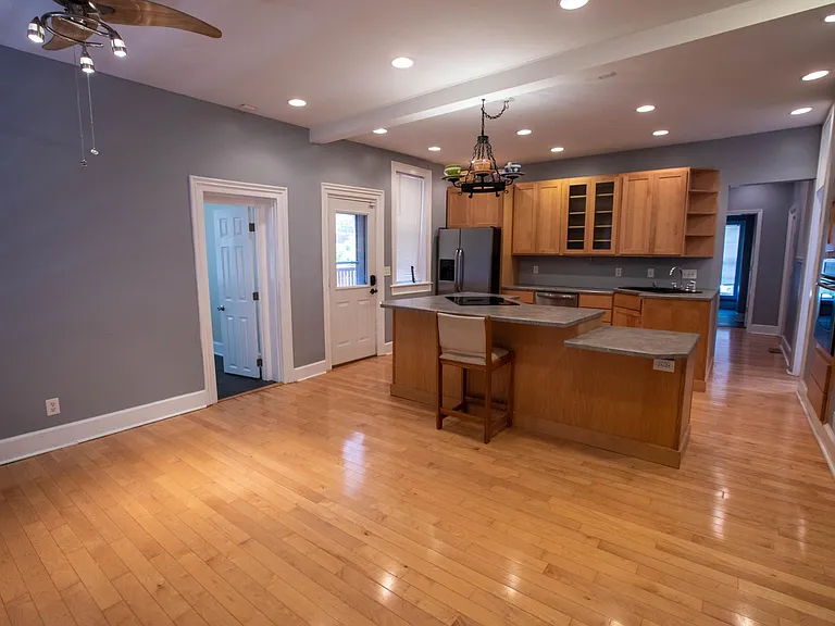 335 N 6th St #1 — Photo 11