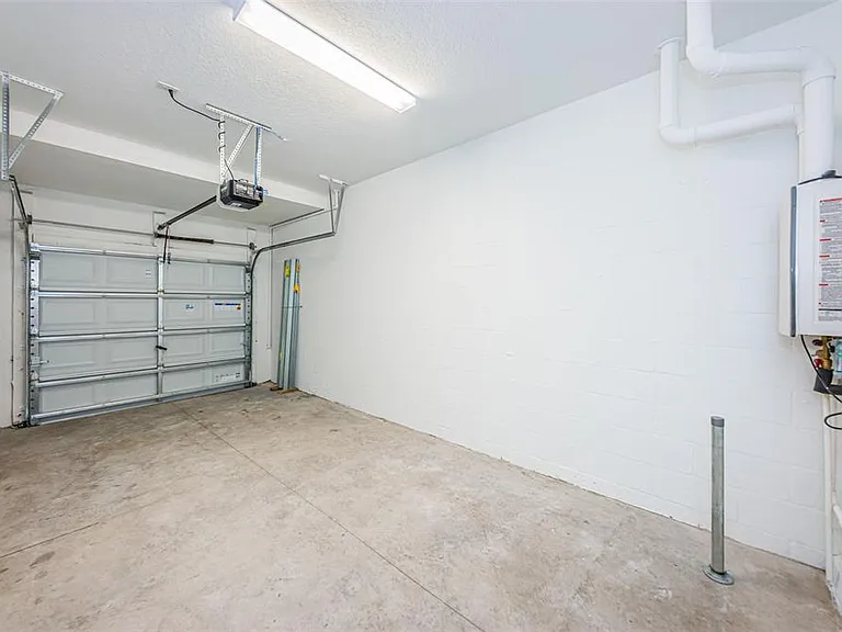 8327 Crescent Oaks Dr — Photo 39