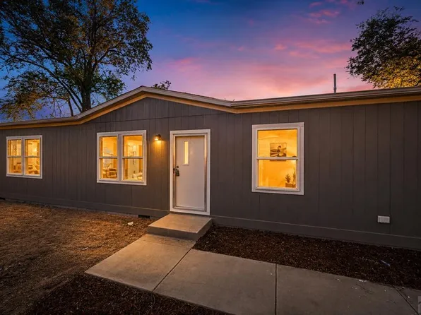 281 E Stewart Dr, Pueblo West, CO 81007