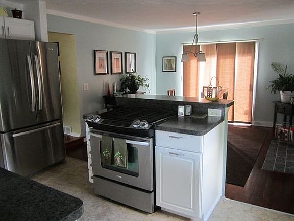 4th image of 9020 Pere Ave