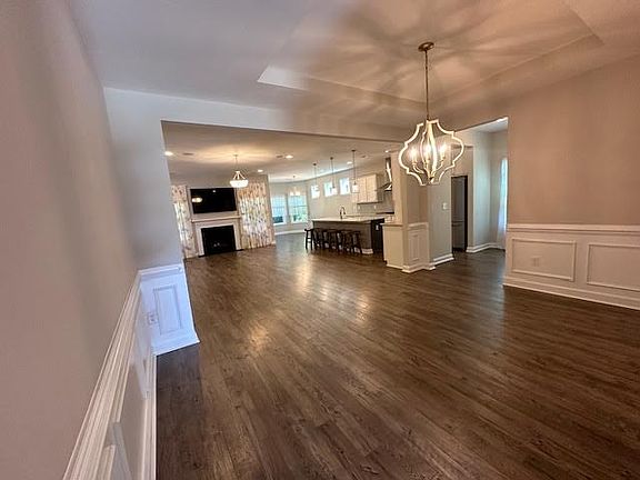 open floor plan, dinning room to living room