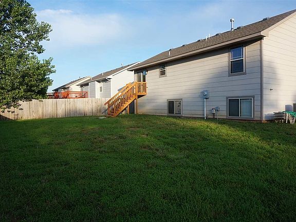 5th image of 604 E Hedgewood Ct