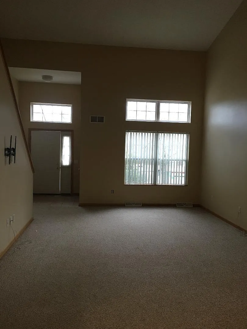 3 bed, 2.5 bath, 1605 sqft, $1,950 — Photo 4