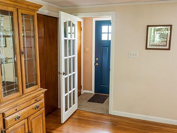 3rd image of 140 Fatima Dr
