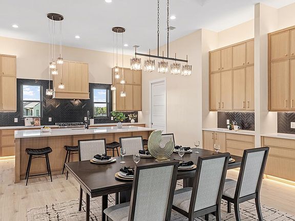 4th image of 517 Interlaken St