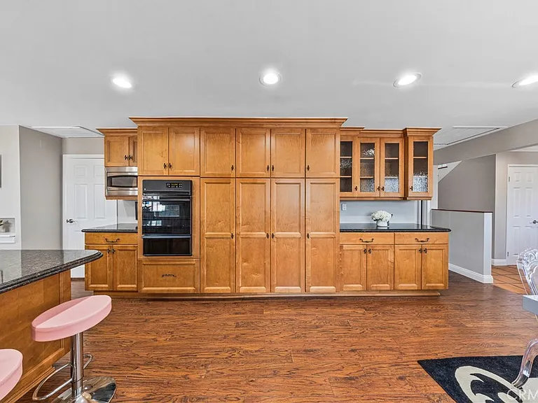 927 Montecito Dr — Photo 16