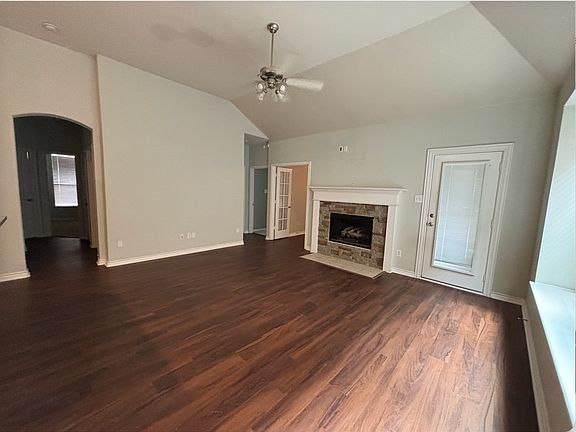 Living, gas fireplace included