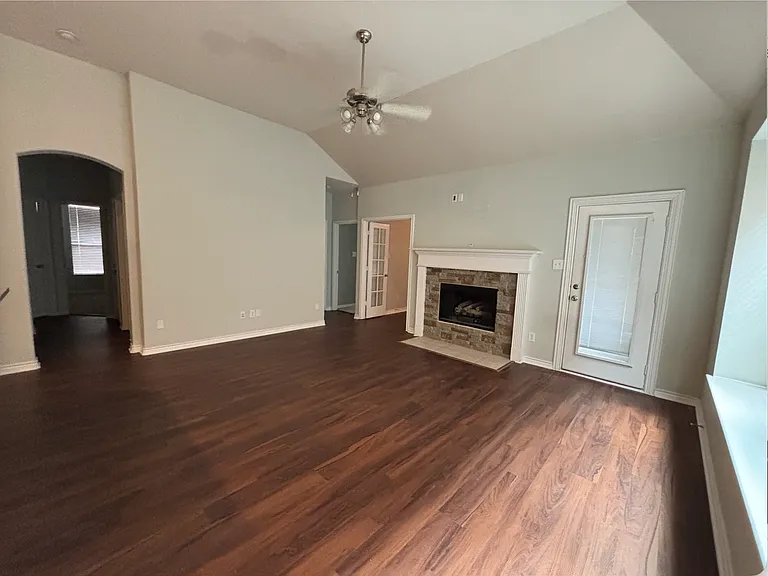 Living, gas fireplace included