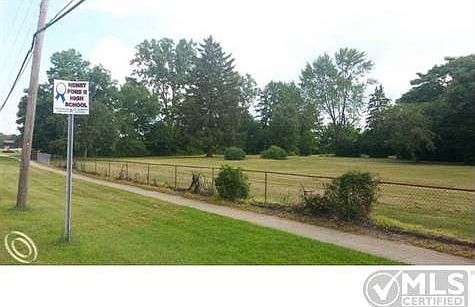 2nd image of 11971 Clinton River Rd