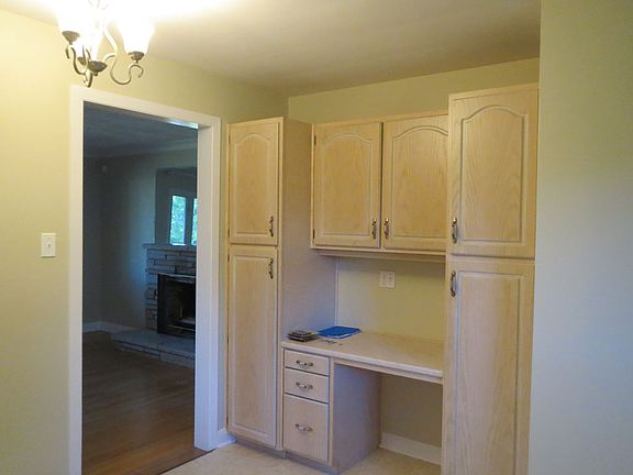 5th image of 82 Canter Blvd