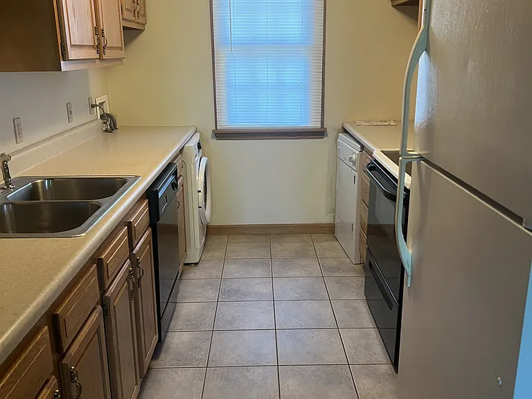 300 Moon Run Ave #3B — Photo 3