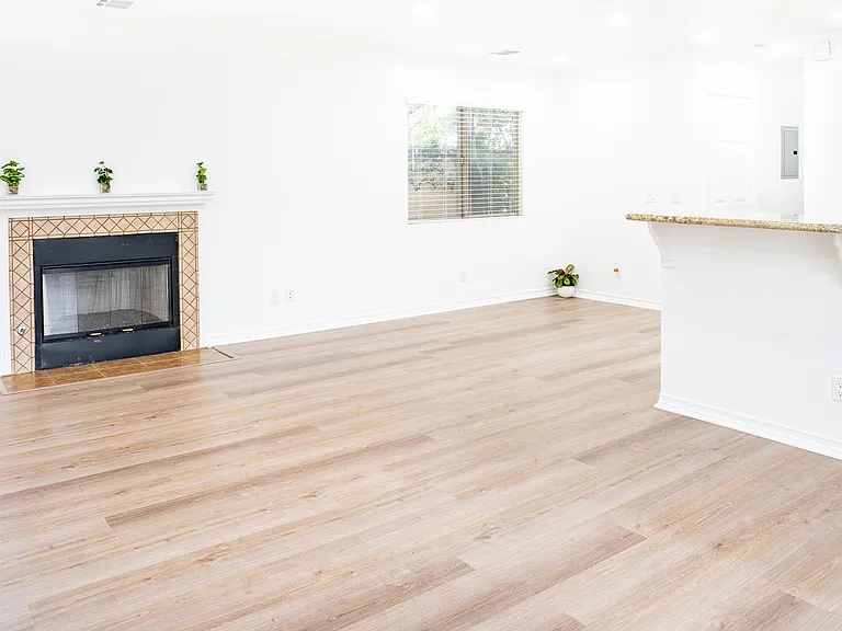 8330 Lilienthal Ave — Photo 21