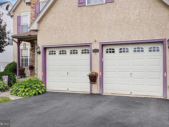 3rd image of 7924 Lawndale Ave