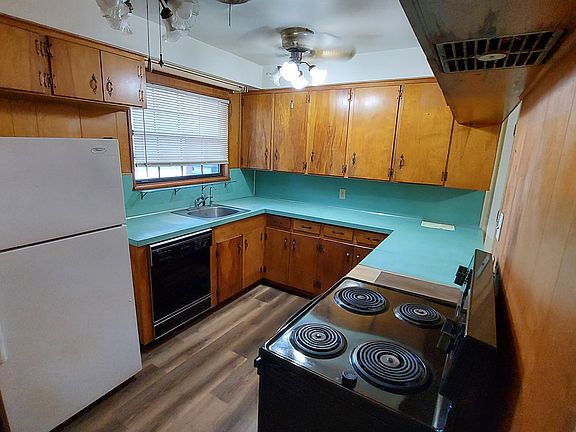 3rd image of 42 Bruce Ln