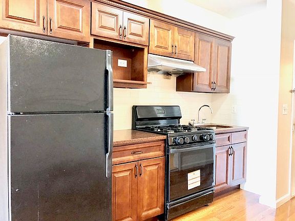 2nd image of 37 Allen St #4F