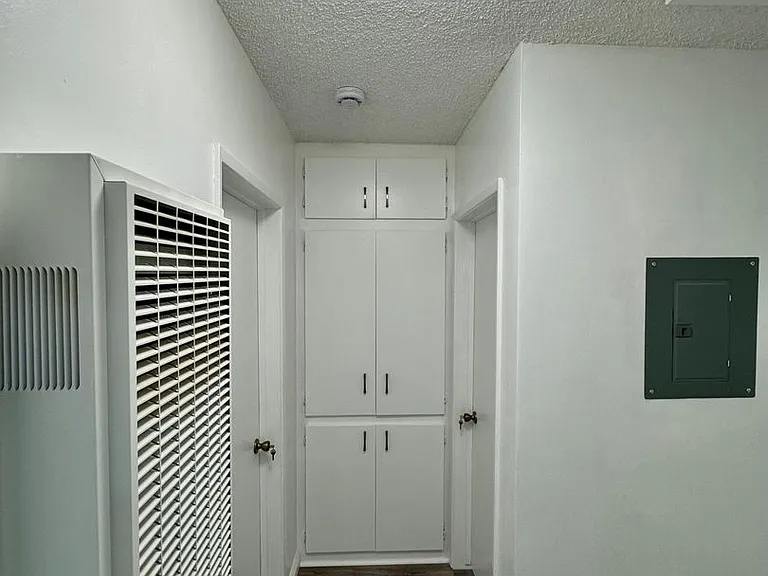 1027 Roswell Ave #4 — Photo 12