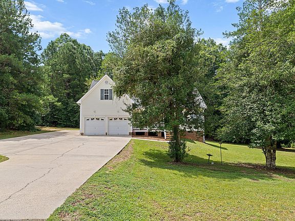 3rd image of 427 Carrington Dr