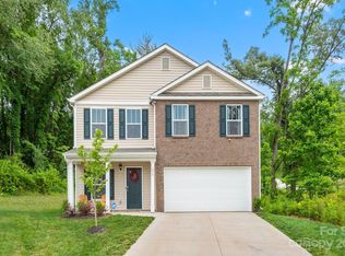 239 Roper St, Candler, NC 28715