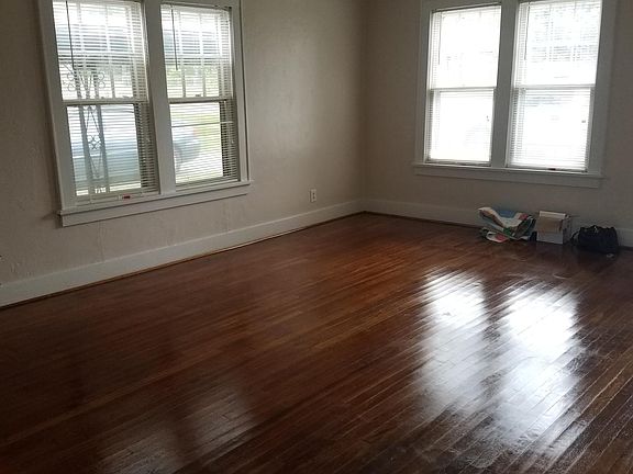 2nd image of 602 NW Columbia Ave