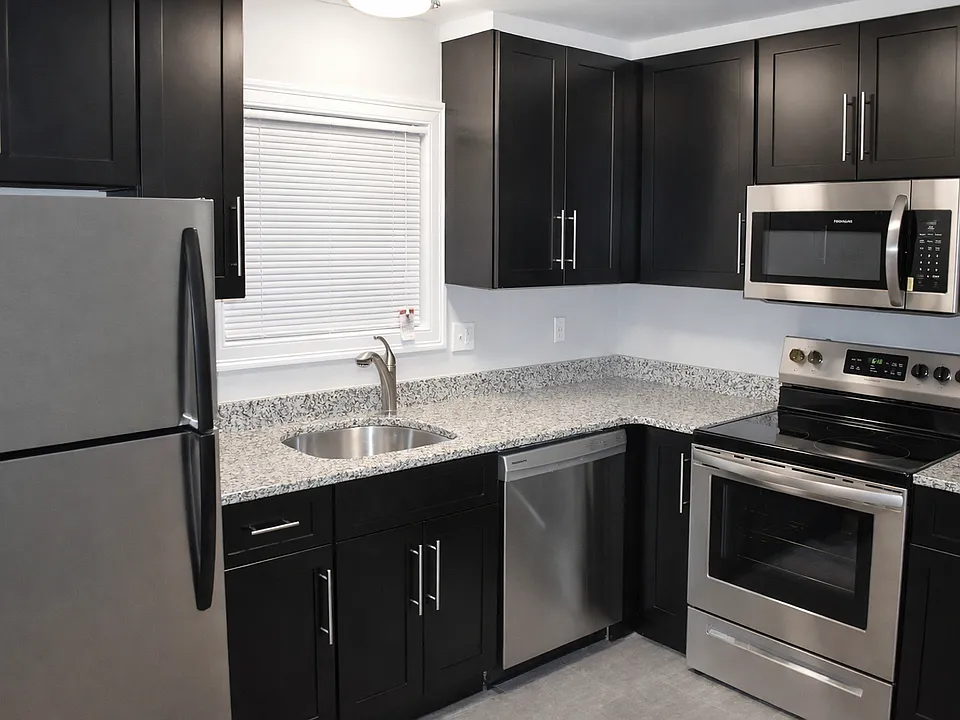 146 W Cedar St
