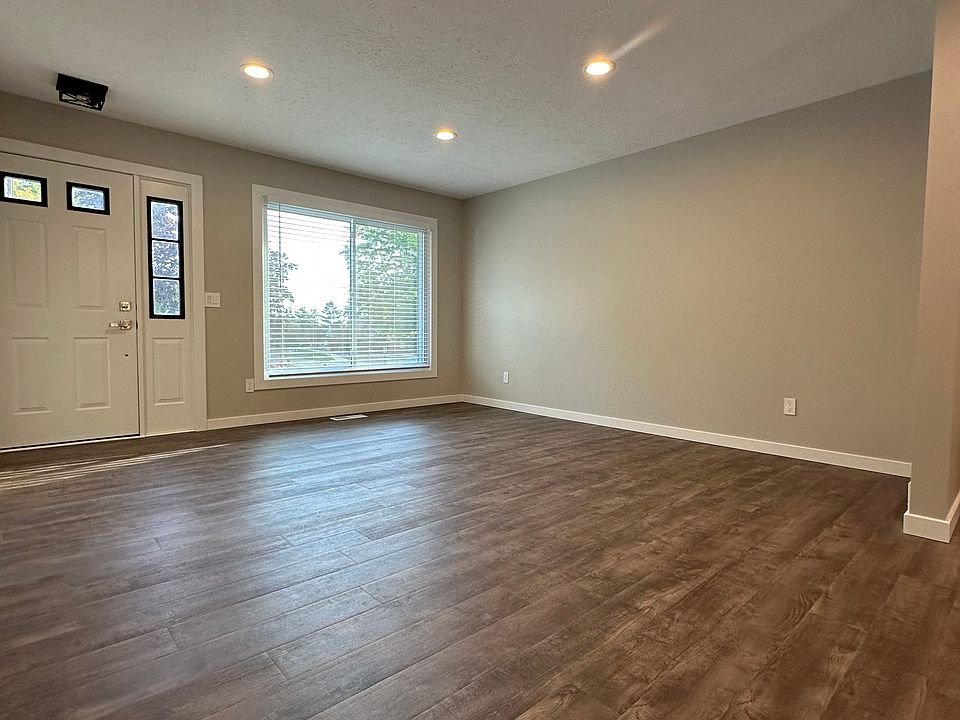 1st image of 2571 Woodmeadow Dr SE