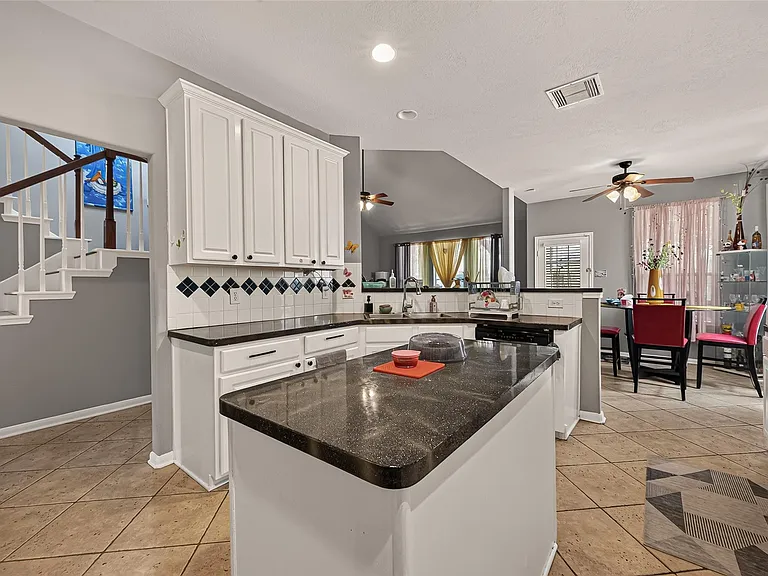 8910 Aberdeen Park Dr — Photo 19