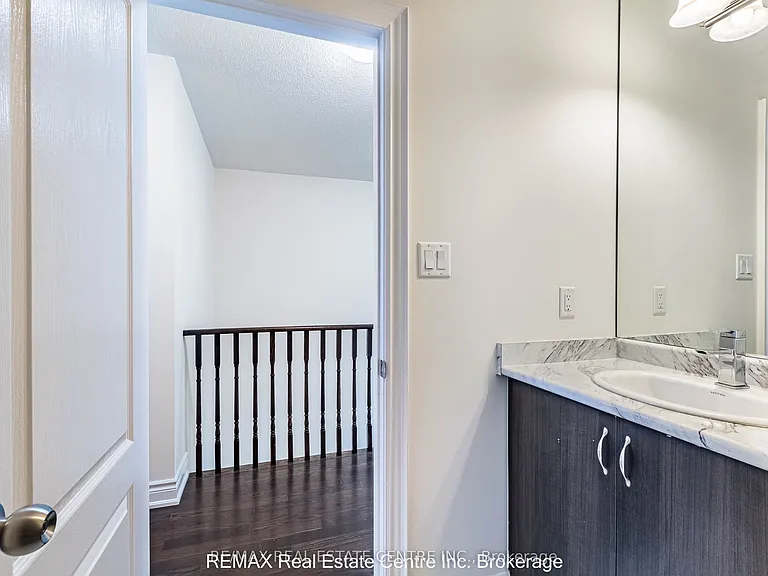 27 Lady Evelyn Cres — Photo 36