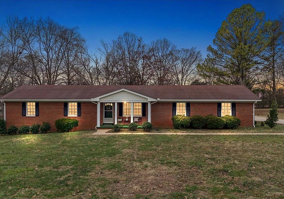 1st image of 211 Ledgeview Dr