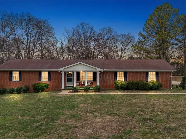 211 Ledgeview Dr, Shelbyville, TN 37160