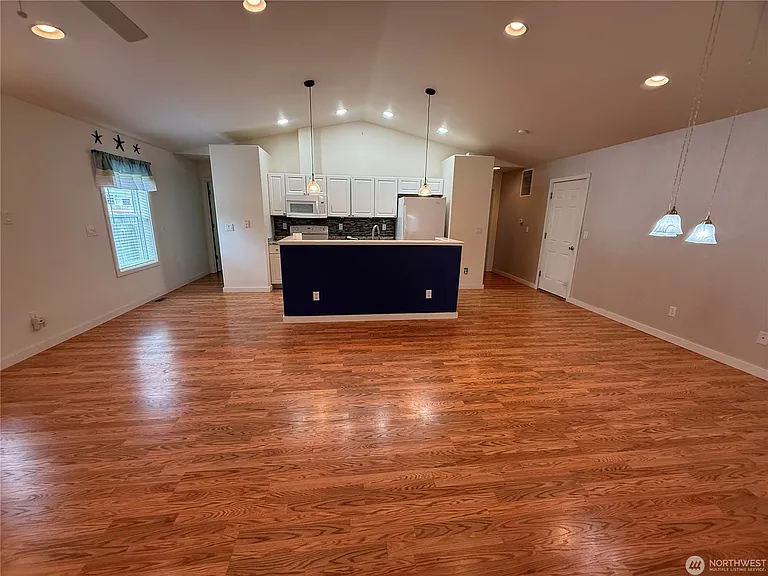 30511 M Pl — Photo 5