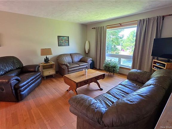 5th image of 12 Greenwich Dr