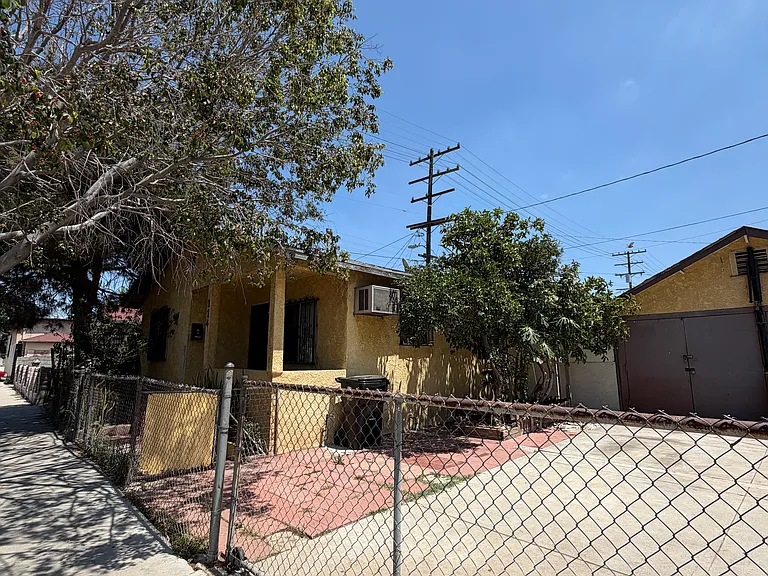 114 S Fresno St — Photo 54