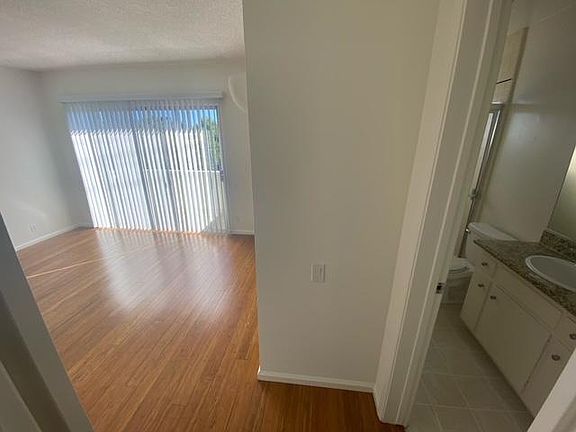 4th image of 1339 Federal Ave APT 8