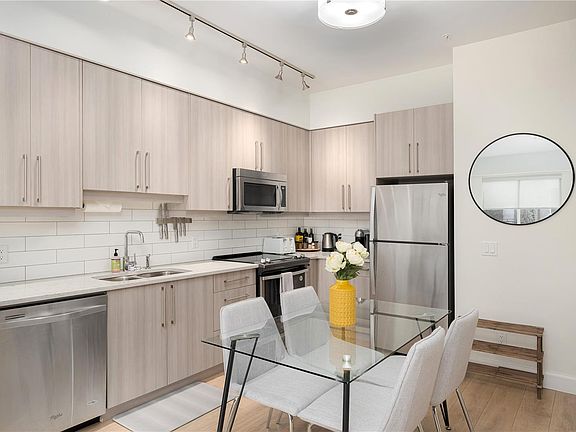 5th image of 595 Pandora Ave #102