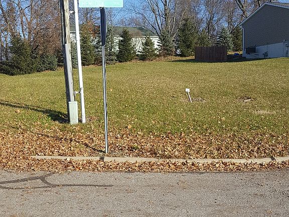 5th image of Hemlock Trl