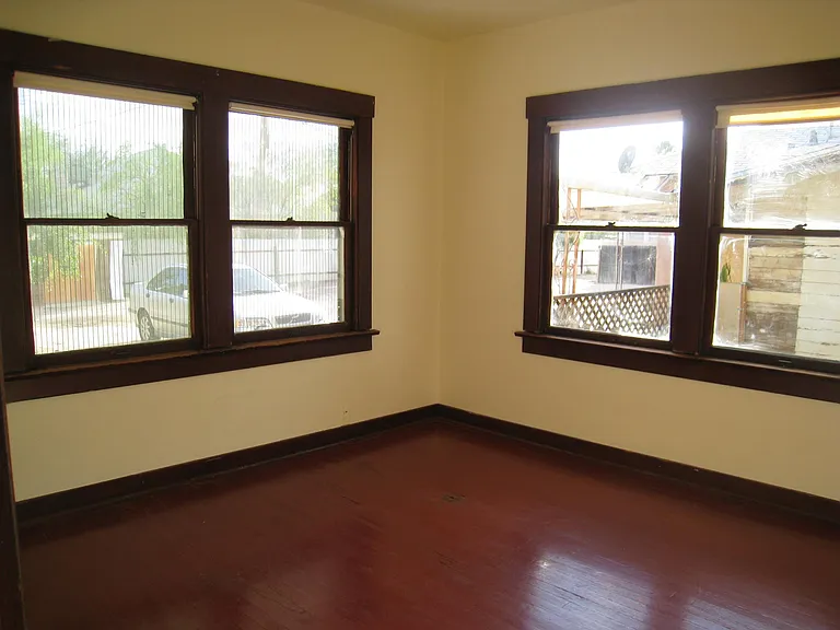246 E University Blvd — Photo 14