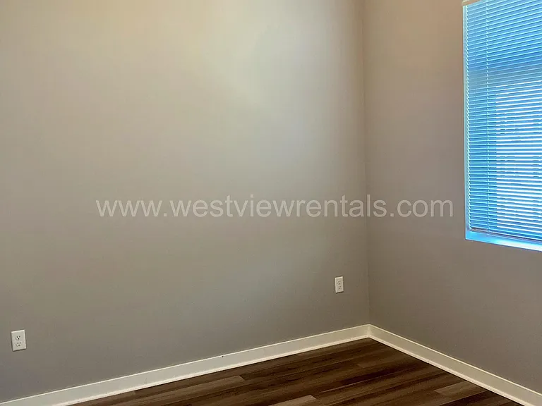 203 E Laurel St — Photo 115